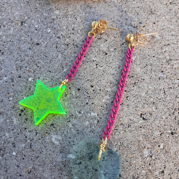 🛑SOLD Lucite Star Heart Asymmetrical Earring - Picture 3 of 7